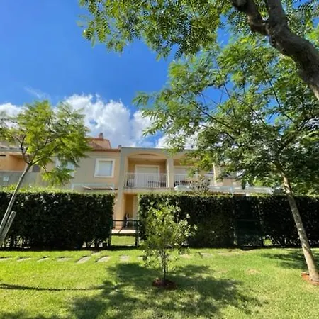 Magnífico Adosado En Urbanización Con Piscina *